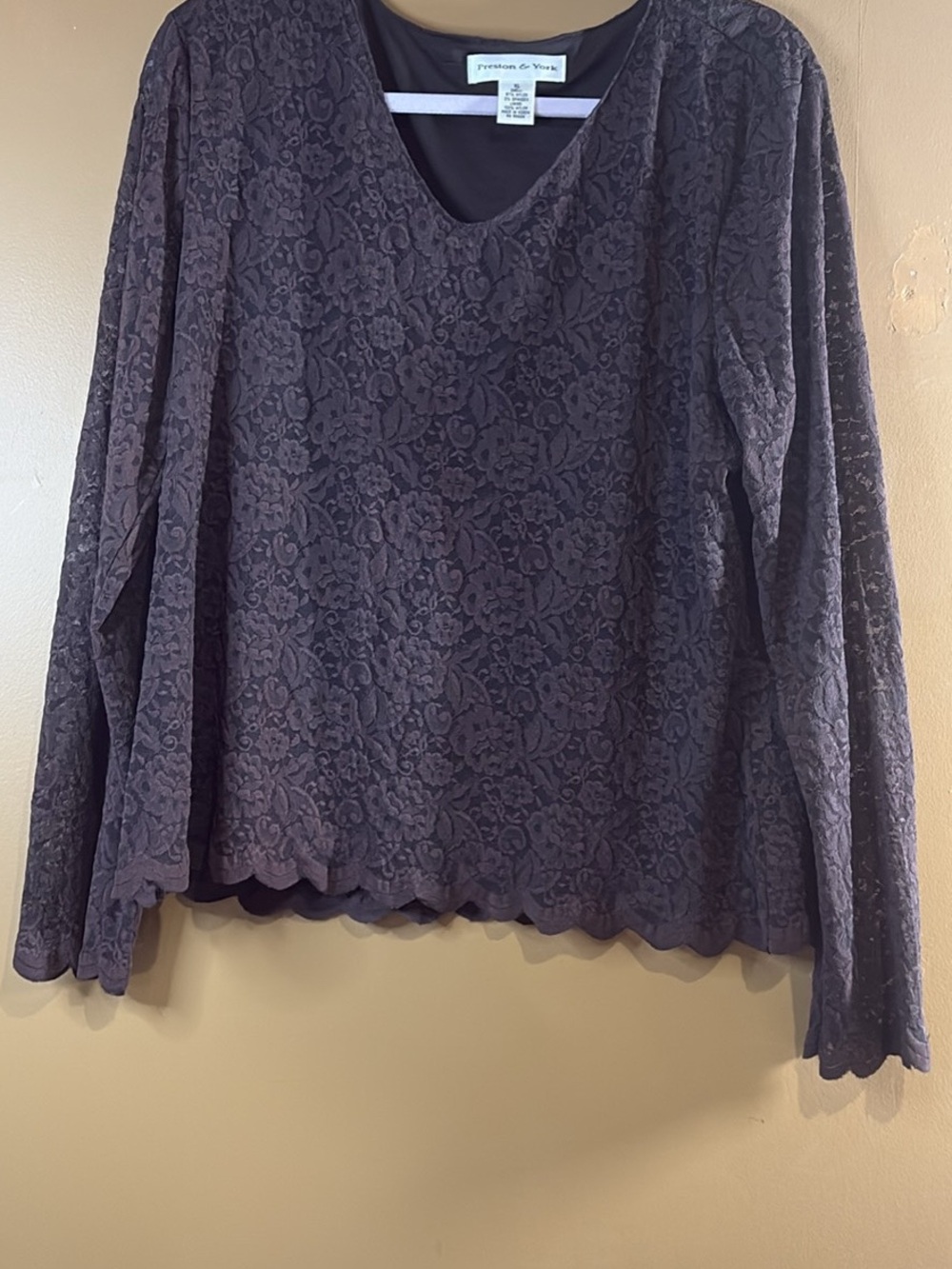 HC1040 Preston & York Black Lace V-Neck Long Sleeve Top, Size XL